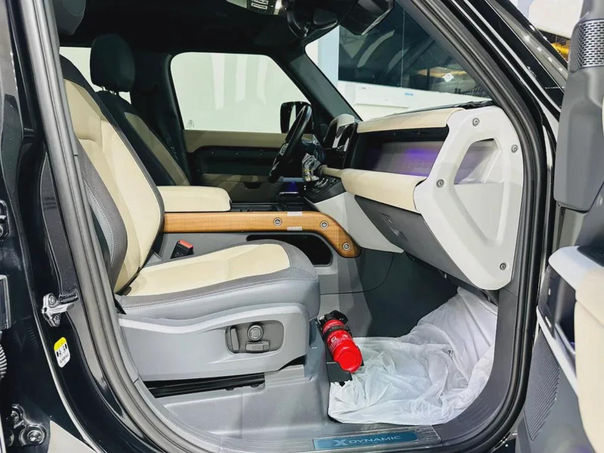 LAND ROVER DEFENDER 2023 X DYNAMIC GCC SPECS UNDER AGENCY WARRANTY TILL 2028 ORIGINAL PAINT-14-14
