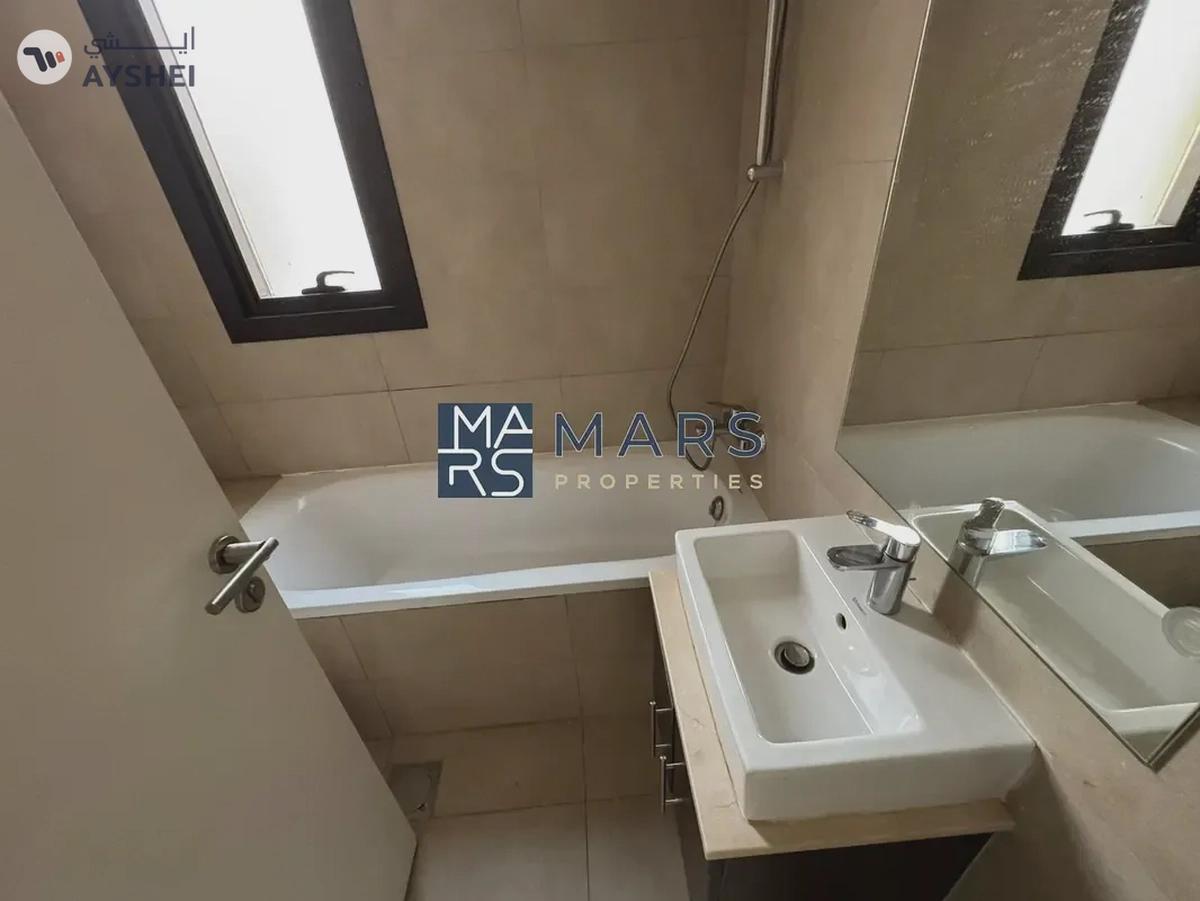 Beautifully Designed Villa | in Excellent Community-4-4