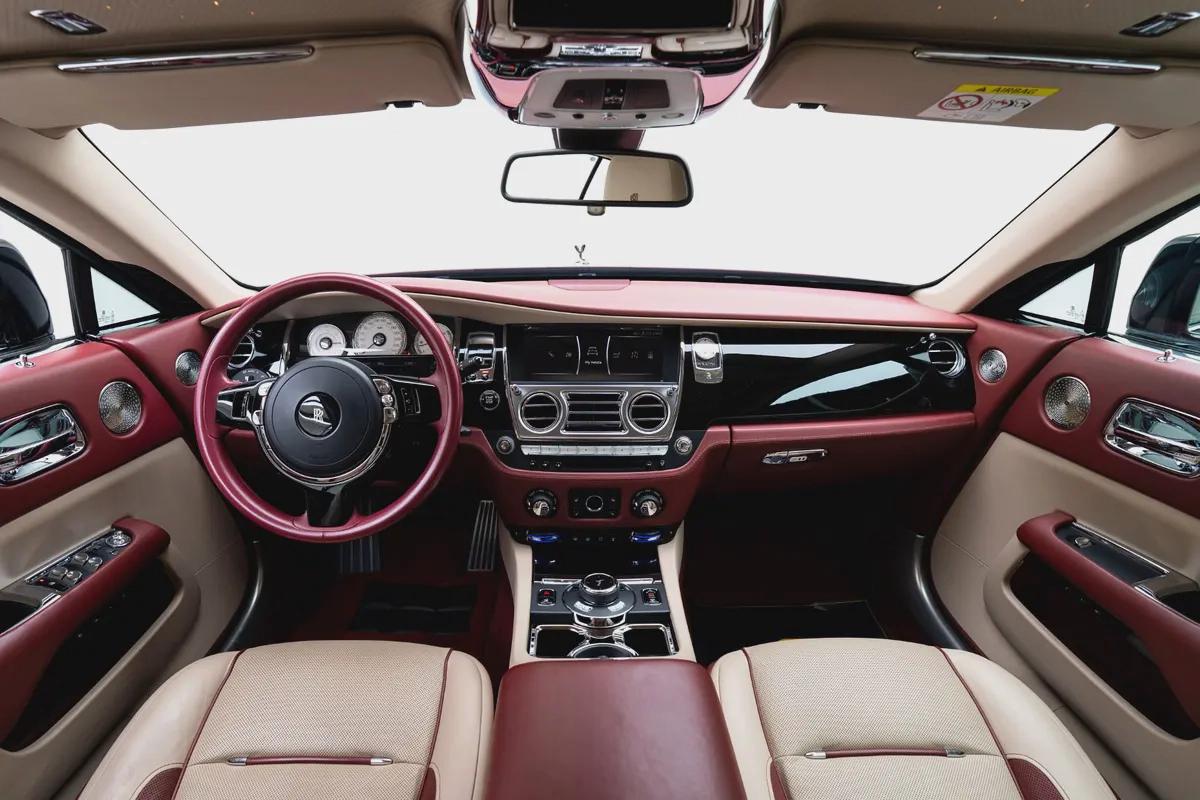 2019 ROLLS ROYCE WRAITH. GCC. BESPOKE AUDIO. 4 BUTTONS. STARLIGHT.-15-15