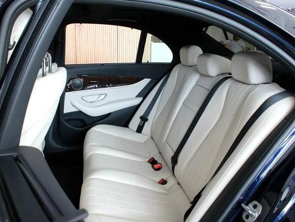 2023 - Mercedes-Benz E300 - GCC with warranty