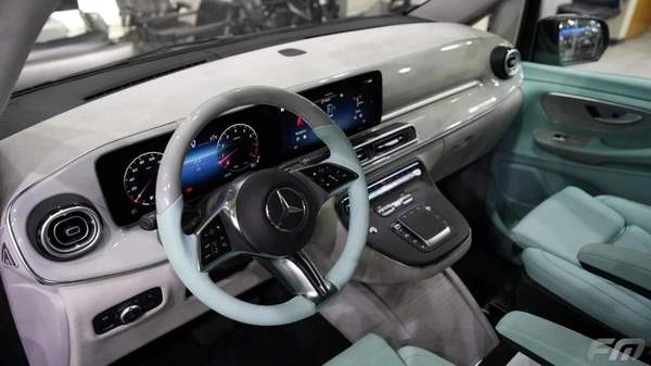 New Mercedes Benz V300 2025
