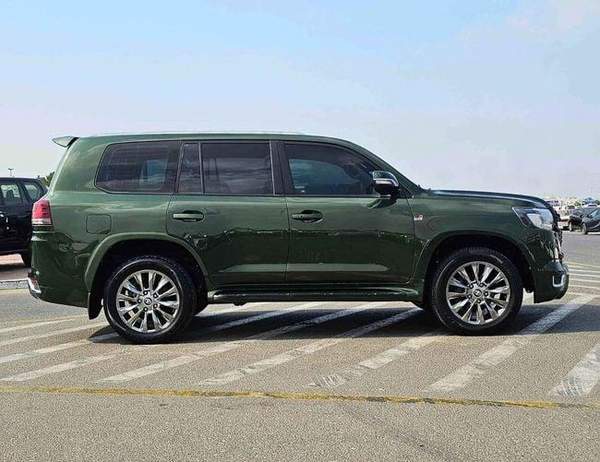 Toyota Land Cruiser GR SPORT/V8 4.6L/2022 SHAPE/ BODY KIT/ FULL OPTION/ SPECIAL COLOR/ EXPORT ONLY/LOT#60306