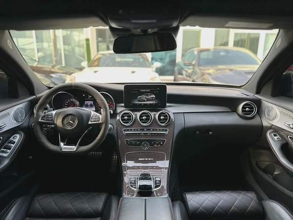 MERCEDES BENZ AMG C63S GCC 2015 FULL OPTION ORIGINAL PAINT PERFECT CONDITION
