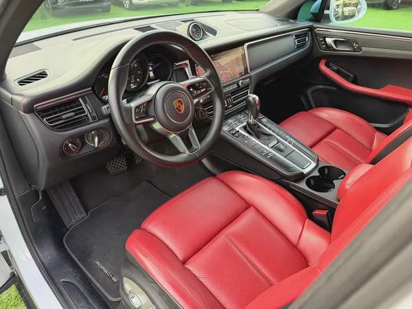 (2020) PORSCHE //MACAN// GCC FULL OPTION -ORIGINAL PAINT-