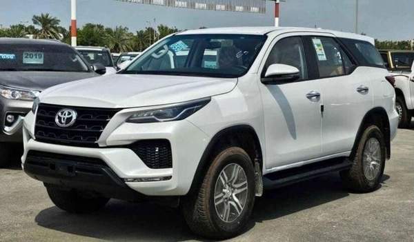 Toyota Fortuner 2.7L petrol 2024