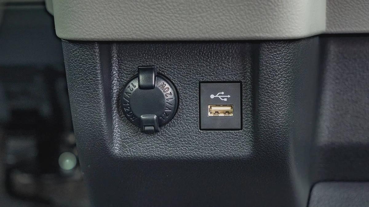 2026 Toyota Hiace High Roof 3.5L Petrol MT (13-Seats)-13-13