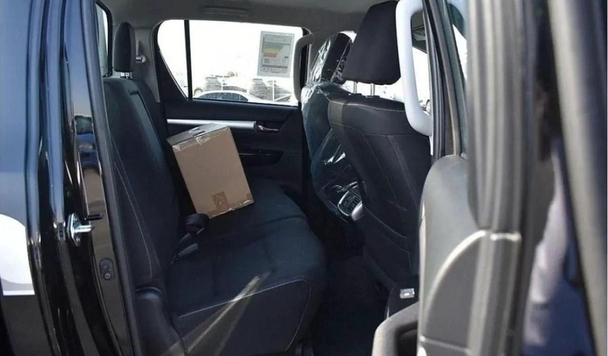 Toyota Hilux TOYOTA HILUX 4.0L V6 PETROL DC AT 2025-15-15