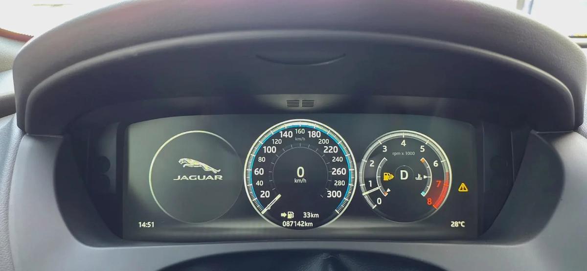 2017-Jaguar F Pace 35t Portfolio-Full option-Excellent Condition-Full Service History-13-13