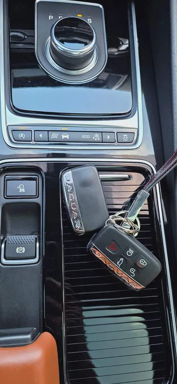 2017-Jaguar F Pace 35t Portfolio-Full option-Excellent Condition-Full Service History