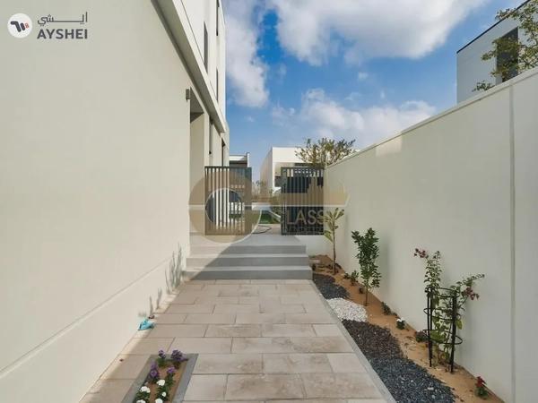 Brand New | Luxurious Townhouse | Huge Plot Size