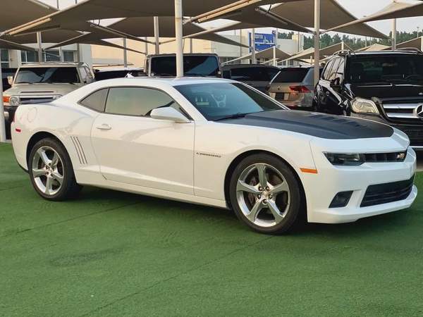 (2015) CHEVROLET CAMARO //GCC//FULL OPTION//LOW MILLAGE//ORIGINAL PAINT//EXCELLENT CONDITION//