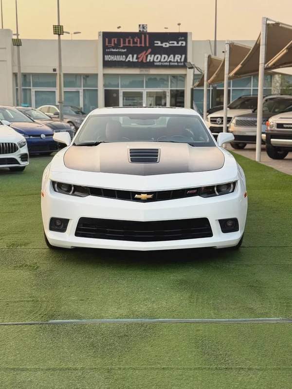 (2015) CHEVROLET CAMARO //GCC//FULL OPTION//LOW MILLAGE//ORIGINAL PAINT//EXCELLENT CONDITION//