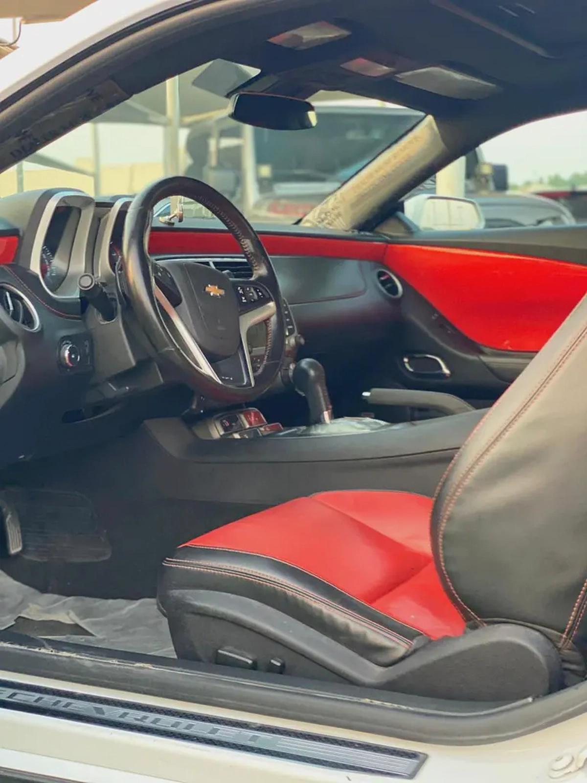 (2015) CHEVROLET CAMARO //GCC//FULL OPTION//LOW MILLAGE//ORIGINAL PAINT//EXCELLENT CONDITION//-8-8
