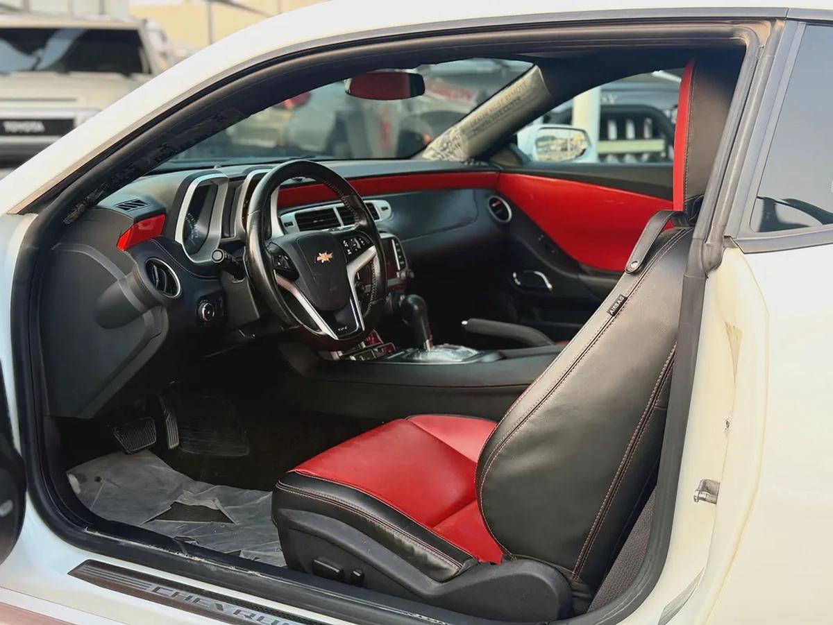 (2015) CHEVROLET CAMARO //GCC//FULL OPTION//LOW MILLAGE//ORIGINAL PAINT//EXCELLENT CONDITION//-9-9