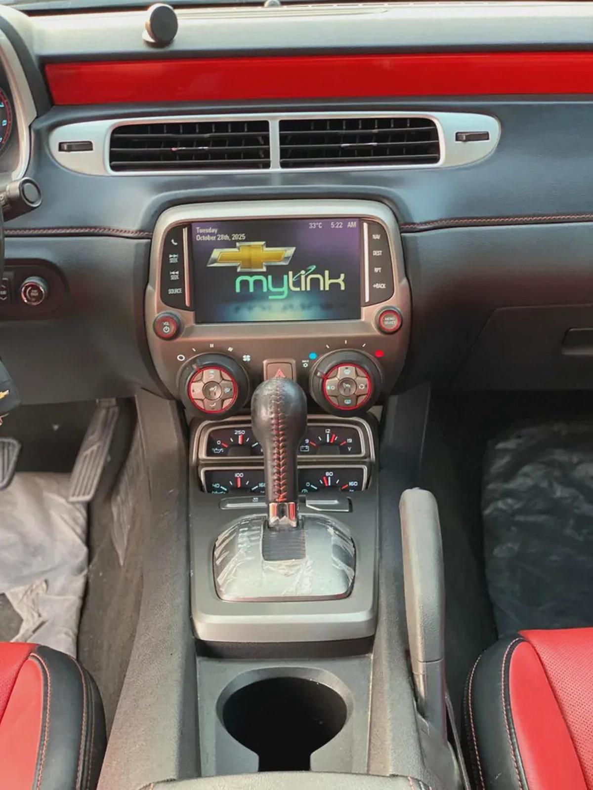 (2015) CHEVROLET CAMARO //GCC//FULL OPTION//LOW MILLAGE//ORIGINAL PAINT//EXCELLENT CONDITION//-11-11