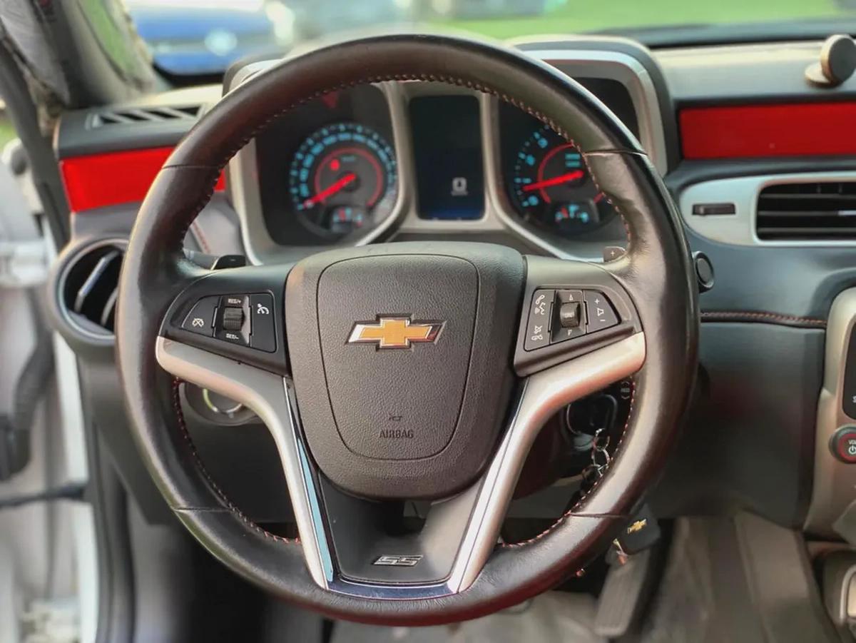 (2015) CHEVROLET CAMARO //GCC//FULL OPTION//LOW MILLAGE//ORIGINAL PAINT//EXCELLENT CONDITION//-12-12