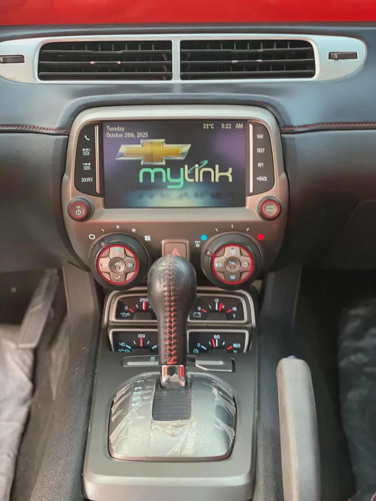 (2015) CHEVROLET CAMARO //GCC//FULL OPTION//LOW MILLAGE//ORIGINAL PAINT//EXCELLENT CONDITION//-13-13