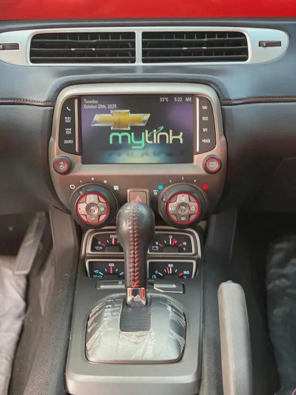 (2015) CHEVROLET CAMARO //GCC//FULL OPTION//LOW MILLAGE//ORIGINAL PAINT//EXCELLENT CONDITION//