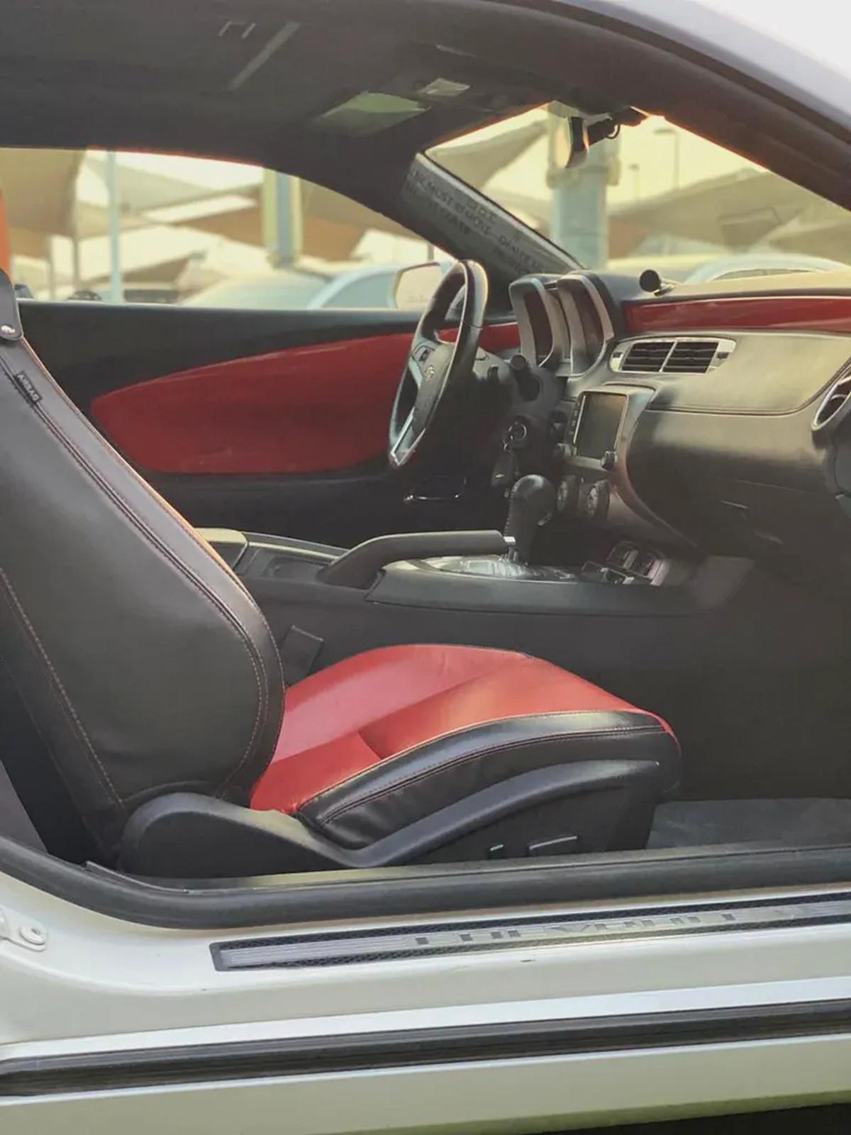 (2015) CHEVROLET CAMARO //GCC//FULL OPTION//LOW MILLAGE//ORIGINAL PAINT//EXCELLENT CONDITION//-14-14