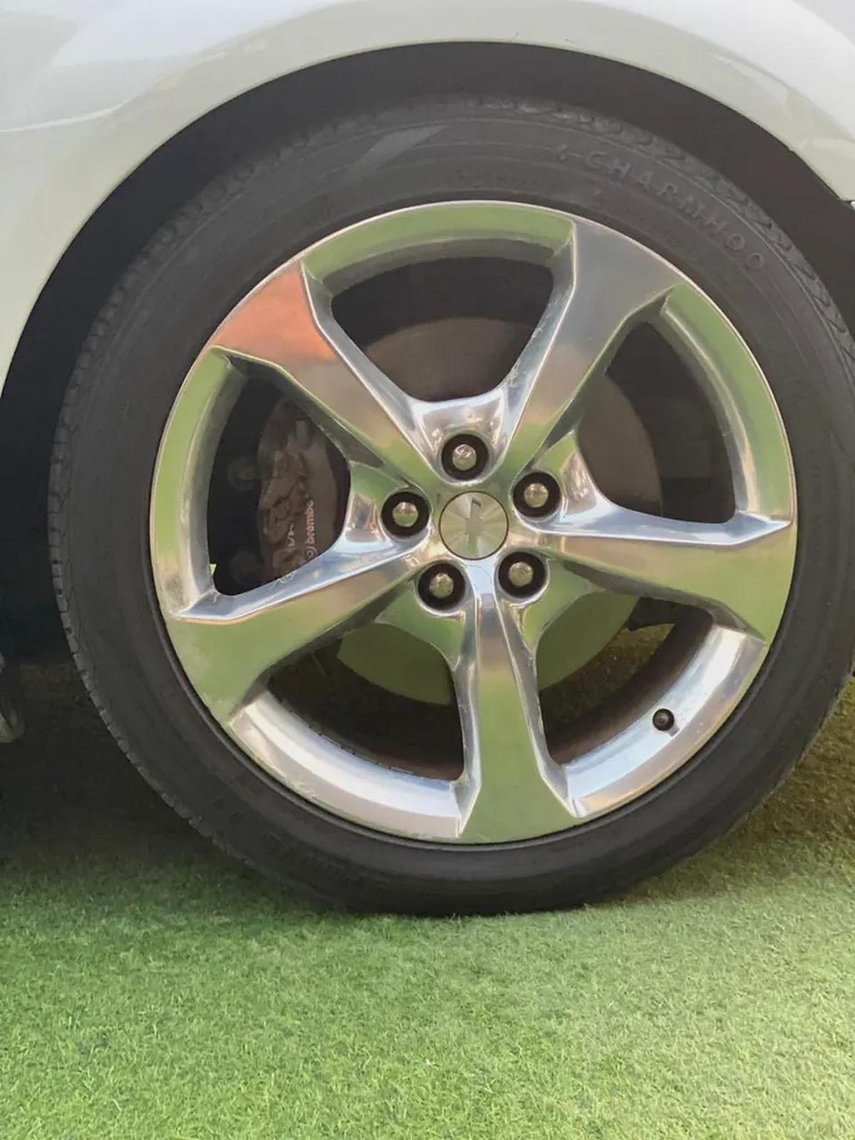 (2015) CHEVROLET CAMARO //GCC//FULL OPTION//LOW MILLAGE//ORIGINAL PAINT//EXCELLENT CONDITION//-15-15