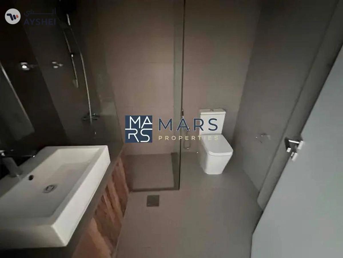 Brand new studio with gym pool and parking-12-12