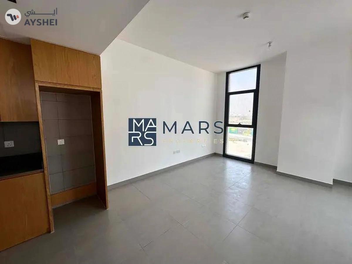 Brand new studio with gym pool and parking-5-5