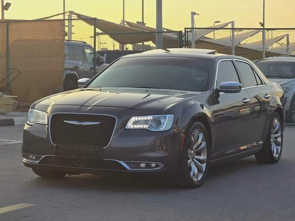كرايسلر 300c مواصفات خليجية 2016 هيمي بحالة جيدة