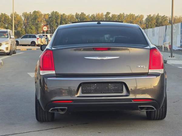 كرايسلر 300c مواصفات خليجية 2016 هيمي بحالة جيدة