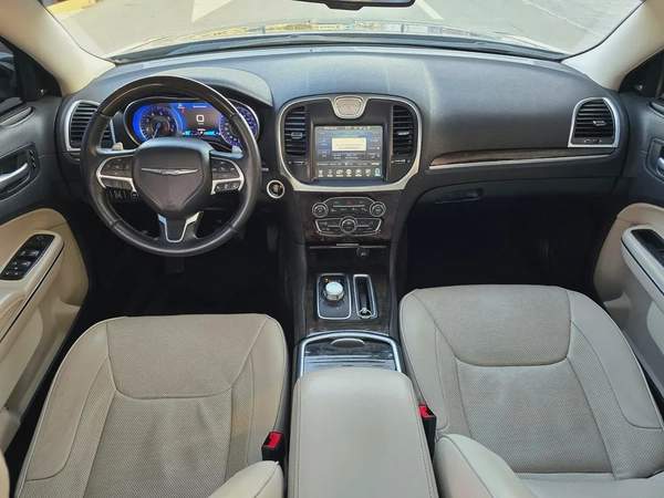 كرايسلر 300c مواصفات خليجية 2016 هيمي بحالة جيدة