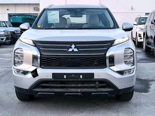 Mitsubishi Outlander OUTLANDER 5P-M-LINE 2.5L SUV FWD 5Doors