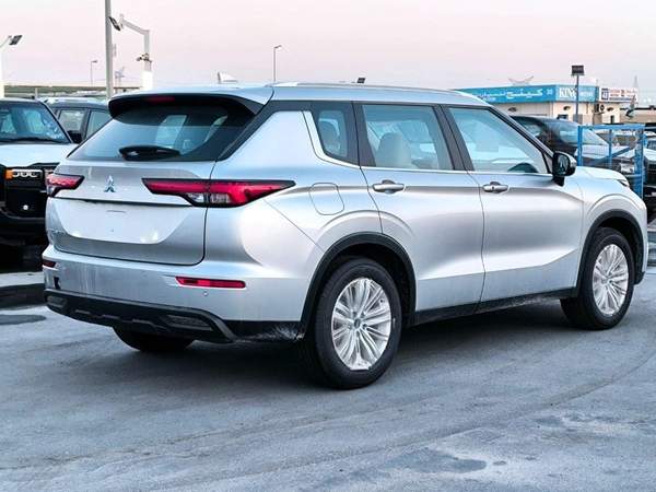 Mitsubishi Outlander OUTLANDER 5P-M-LINE 2.5L SUV FWD 5Doors