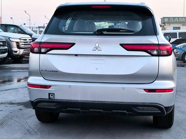 Mitsubishi Outlander OUTLANDER 5P-M-LINE 2.5L SUV FWD 5Doors