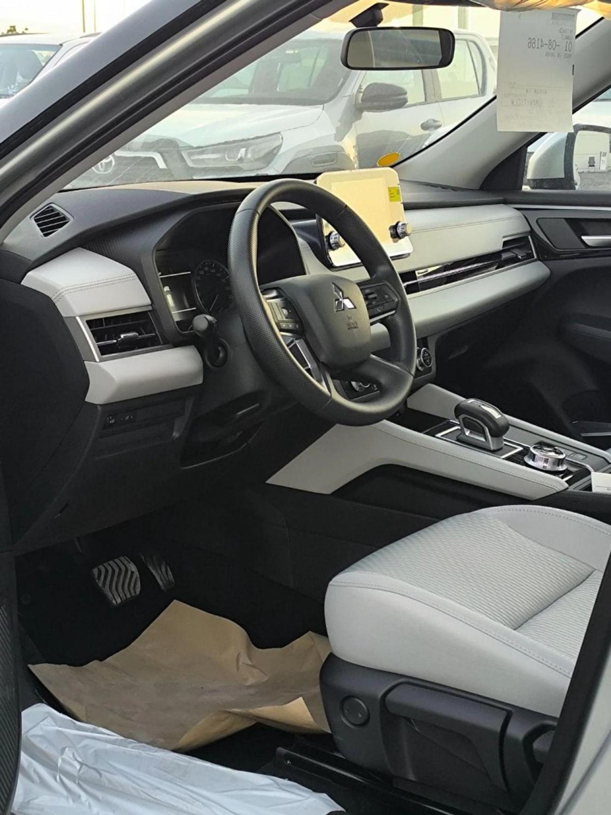 Mitsubishi Outlander OUTLANDER 5P-M-LINE 2.5L SUV FWD 5Doors-8-8