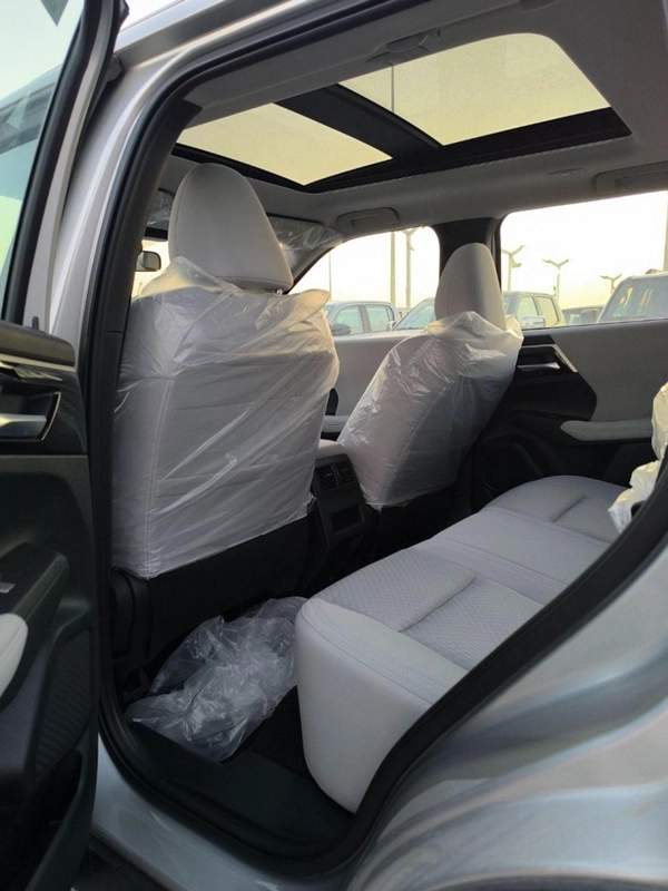 Mitsubishi Outlander OUTLANDER 5P-M-LINE 2.5L SUV FWD 5Doors