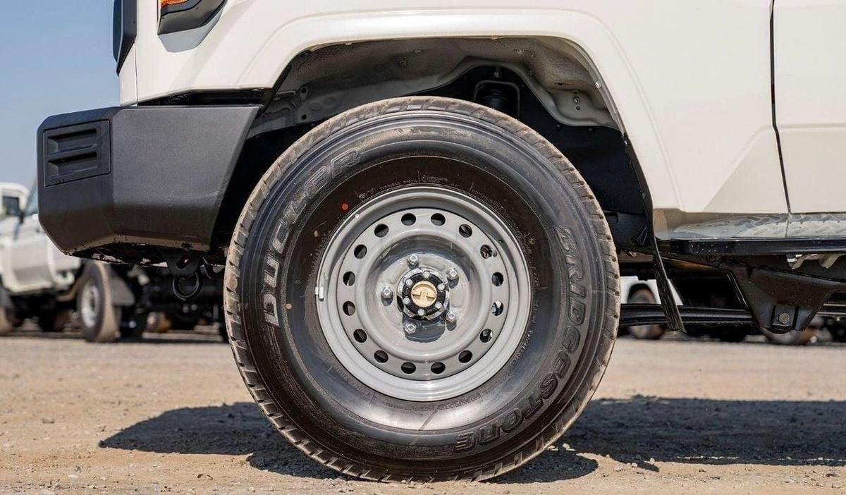 Toyota Land Cruiser 70 LC78 4.2L V6 DIESEL 3DOOR-5-5