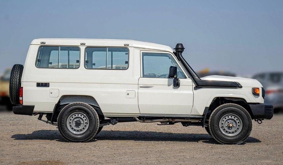 Toyota Land Cruiser 70 LC78 4.2L V6 DIESEL 3DOOR-8-8