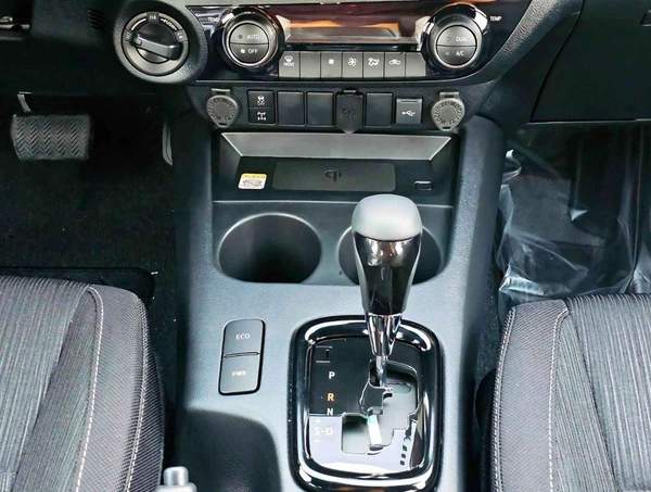 Toyota Hilux ADVENTURE | 4.0L V6 PETROL | PUSH START | 360 CAMERA | 18 AWHEELS WITH ROLL BAR | AUTO A.C (CODE #