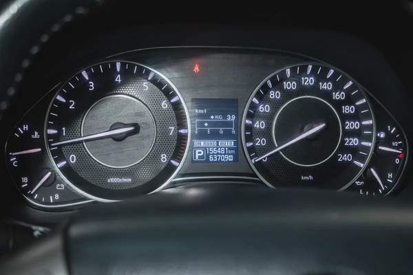 5.6 L LE TITANIUM | 1 OWNER | GCC |