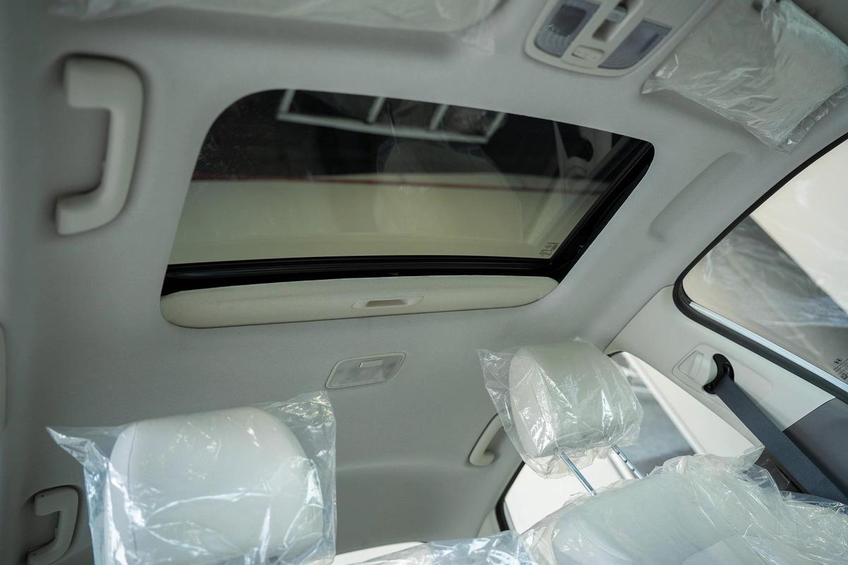HYUNDAI ACCENT LUXUARY 1.5L 2026-10-10