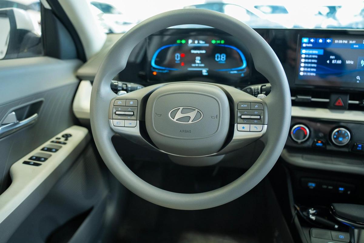 HYUNDAI ACCENT LUXUARY 1.5L 2026-15-15