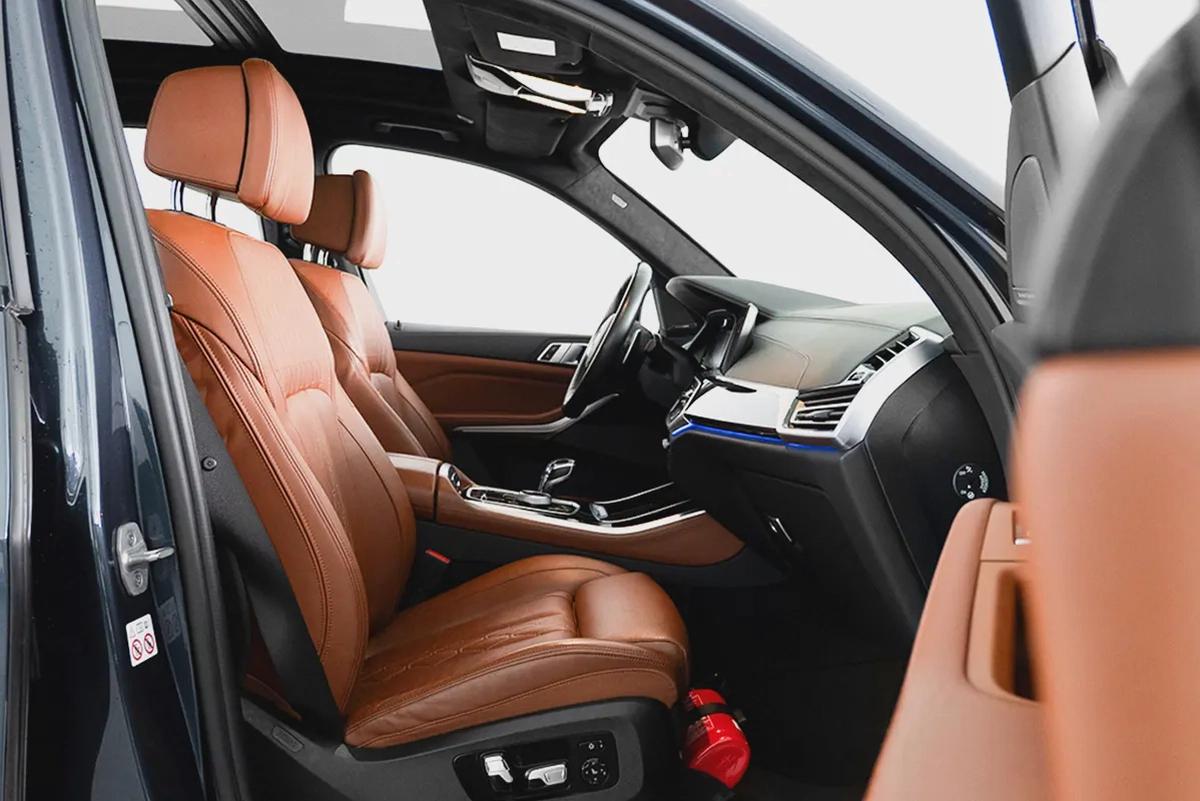4,240 AED / 60 months | 0% DP | 2021 BMW X5 M50i / Full BMW Service History-7-7