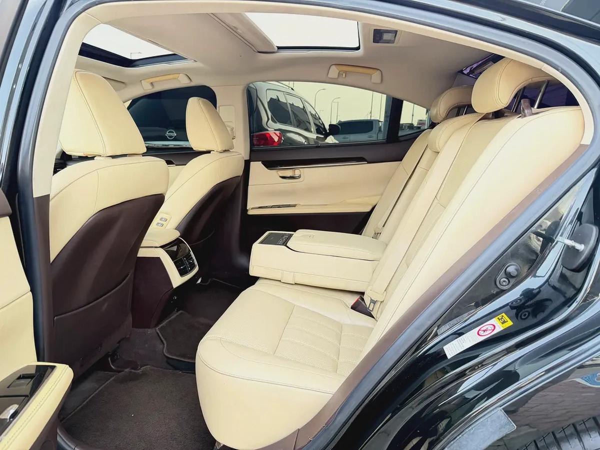 لكزس ES350 فل اوبشن دبه كهربا اسود / بيج خليجي 2017 Lexus ES 350 - GCC Specs-8-8