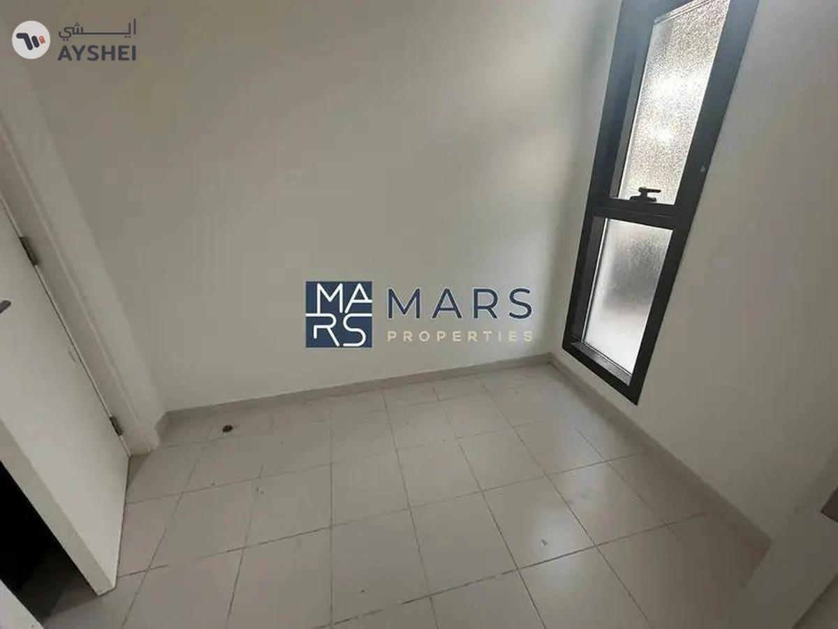 Lavish 4 Bedrooms Townhouse is Second Phase Corner unit is available for Sales-9-9