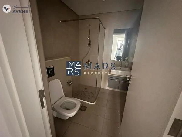 Lavish 4 Bedrooms Townhouse is Second Phase Corner unit is available for Sales