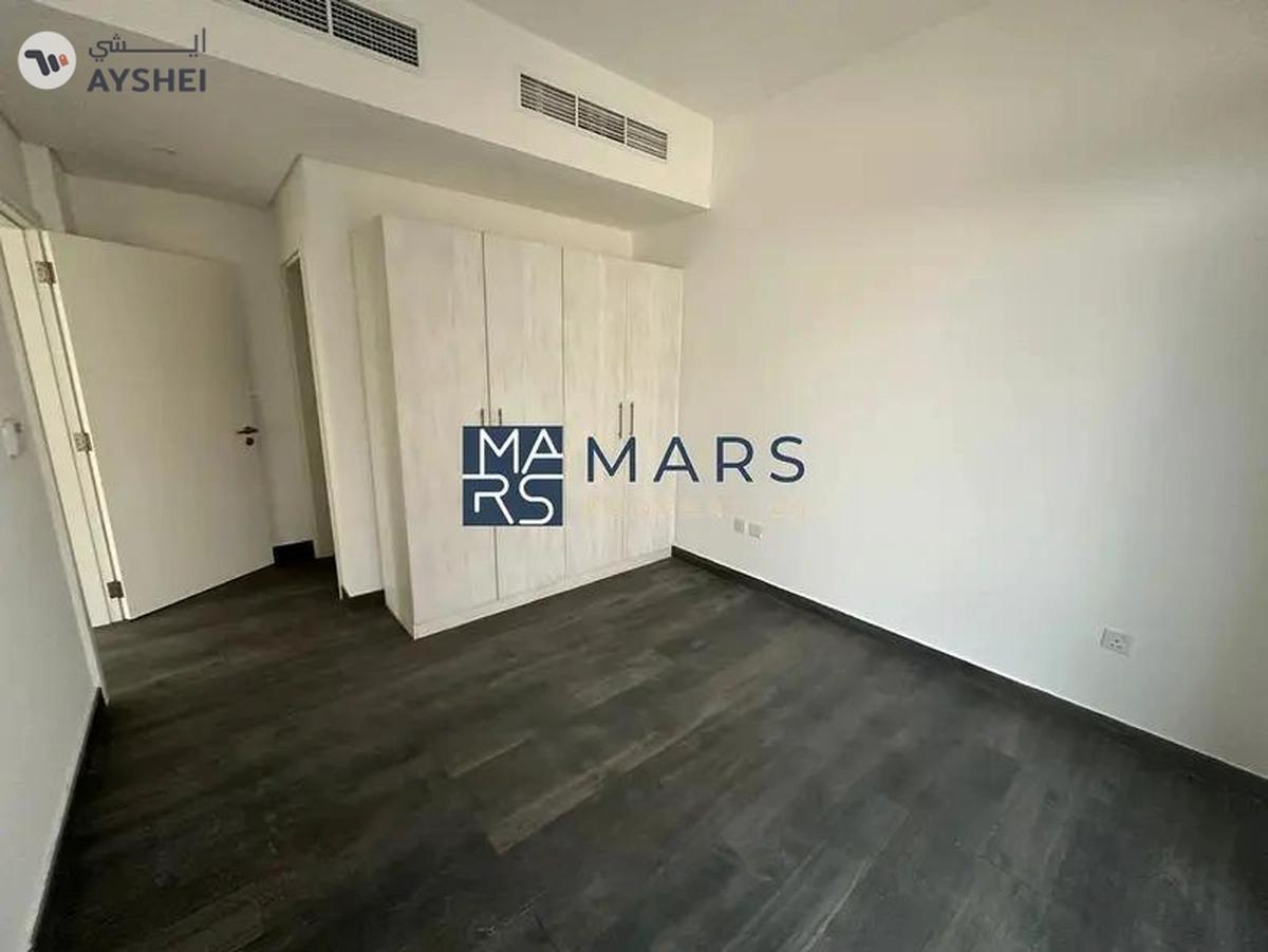 Lavish 4 Bedrooms Townhouse is Second Phase Corner unit is available for Sales-4-4