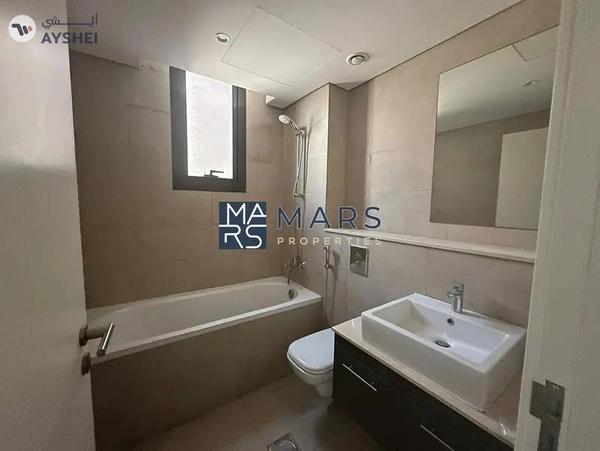 Lavish 4 Bedrooms Townhouse is Second Phase Corner unit is available for Sales