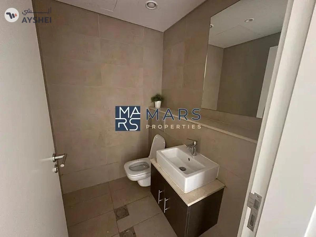 Lavish 4 Bedrooms Townhouse is Second Phase Corner unit is available for Sales-7-7