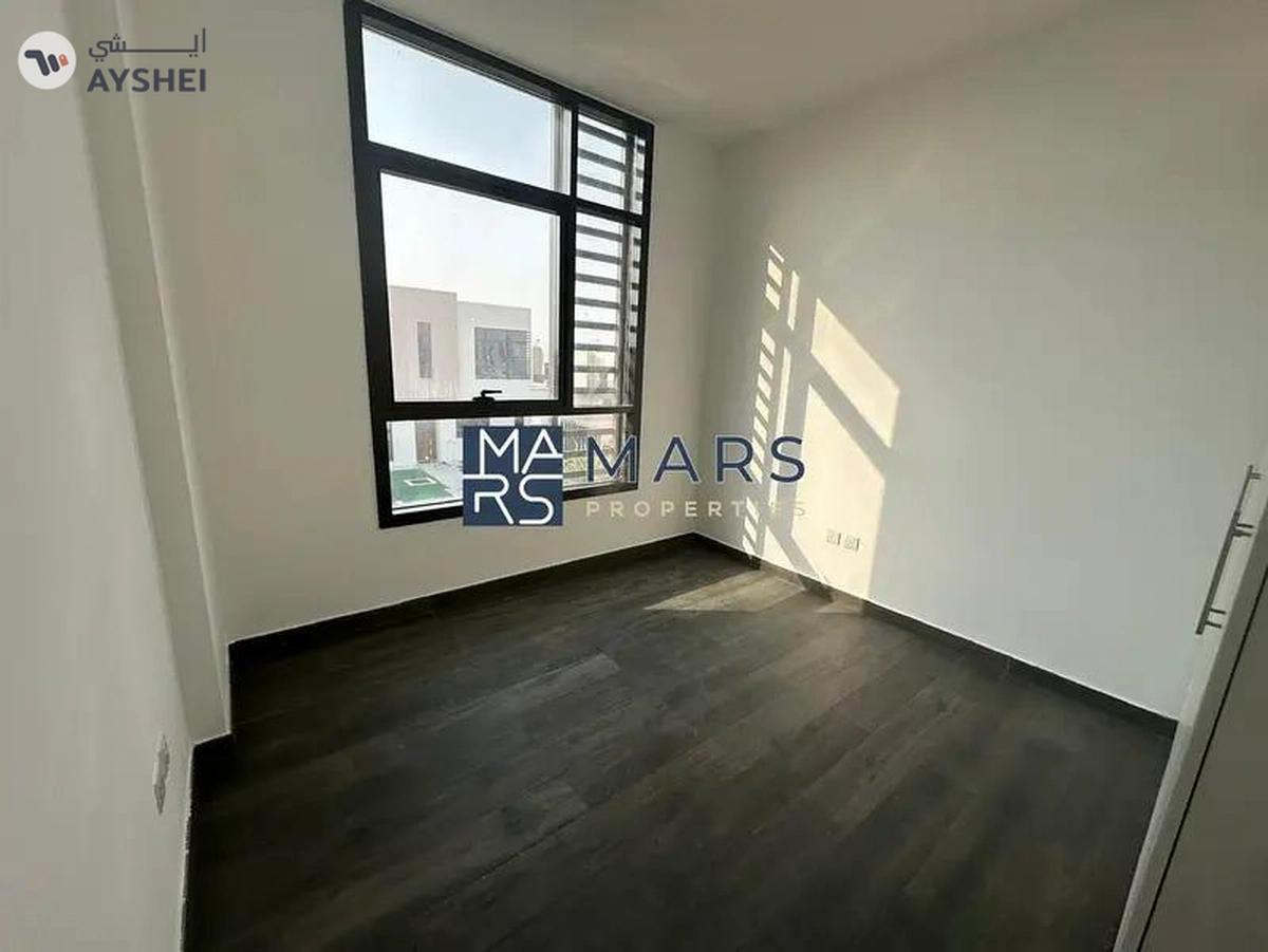 Lavish 4 Bedrooms Townhouse is Second Phase Corner unit is available for Sales-8-8