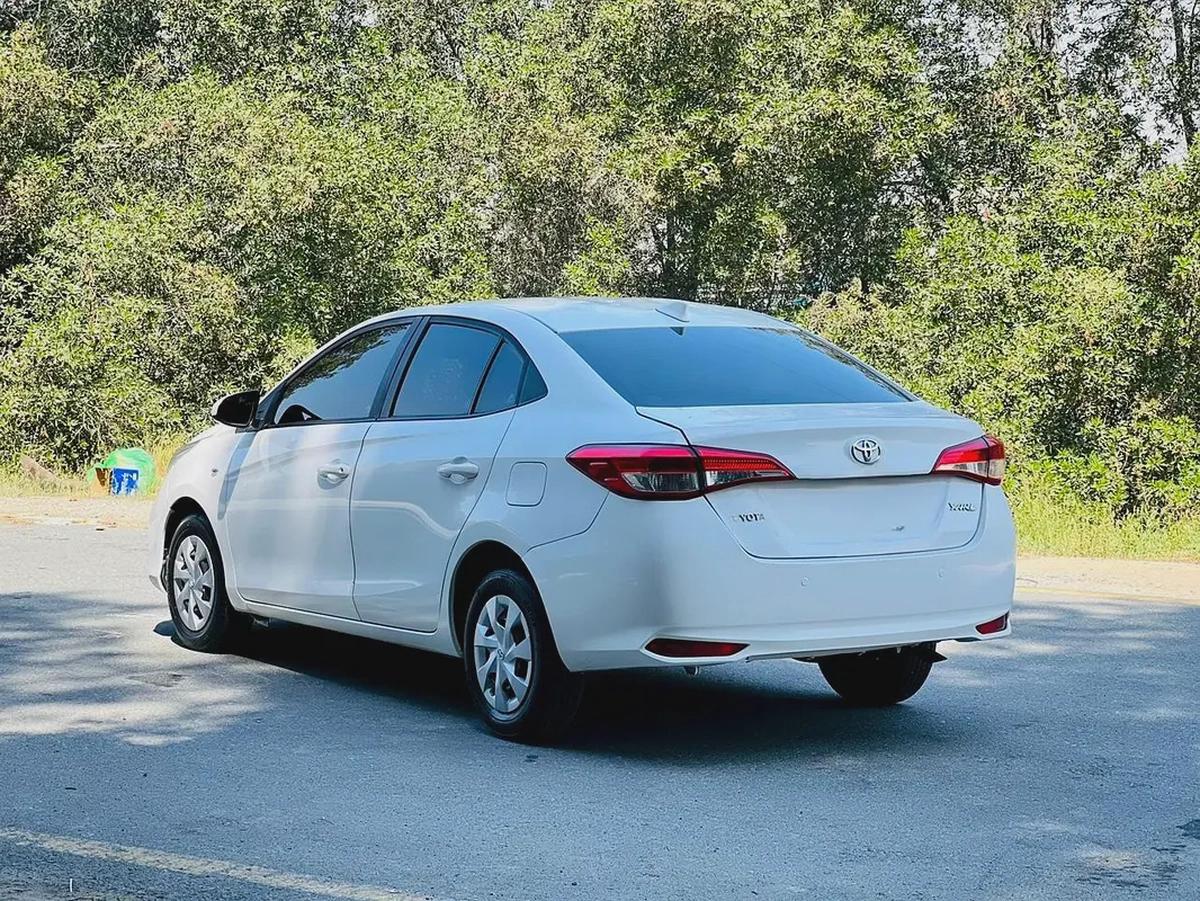 Toyota Yaris 2022 1.5L _GCC Specs_Monthly Installment 700aed-11-11