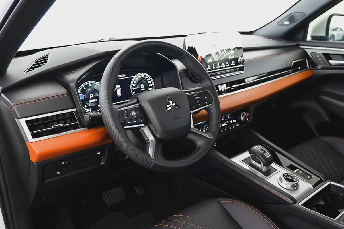 2025 Mitsubishi Outlander 4WD Premium / Full Service History / Agency Warranty-6-6